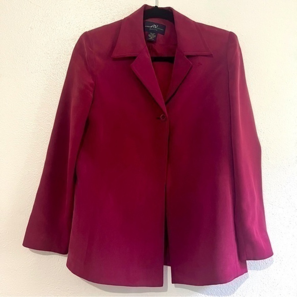 Andrea Viccaro wine-colored silk blazer/jacket. Sz 4P. Preowned. Like new.